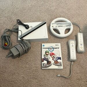 COPY - Wii Console, 2 controllers, Mario Kart & Wheel